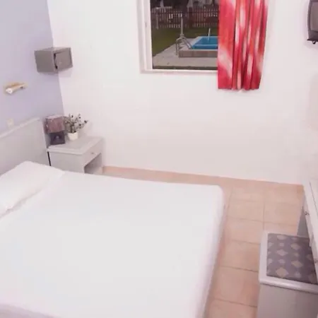 Marika's Apart's & 3* Pasztída